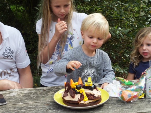  Digger or cake?